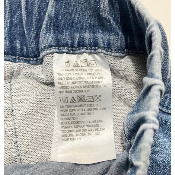 Quaker Factory Dream Jeannes Shorts, Size L  with Rhinestone - Picture 6 of 7